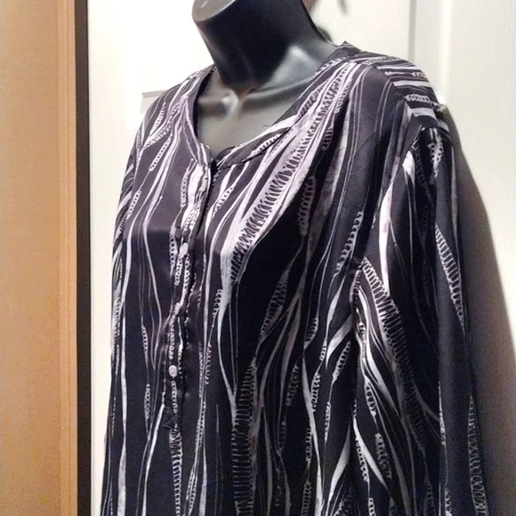 Coldwater Creek Plus Size Abstract Top 2X - Picture 4 of 9